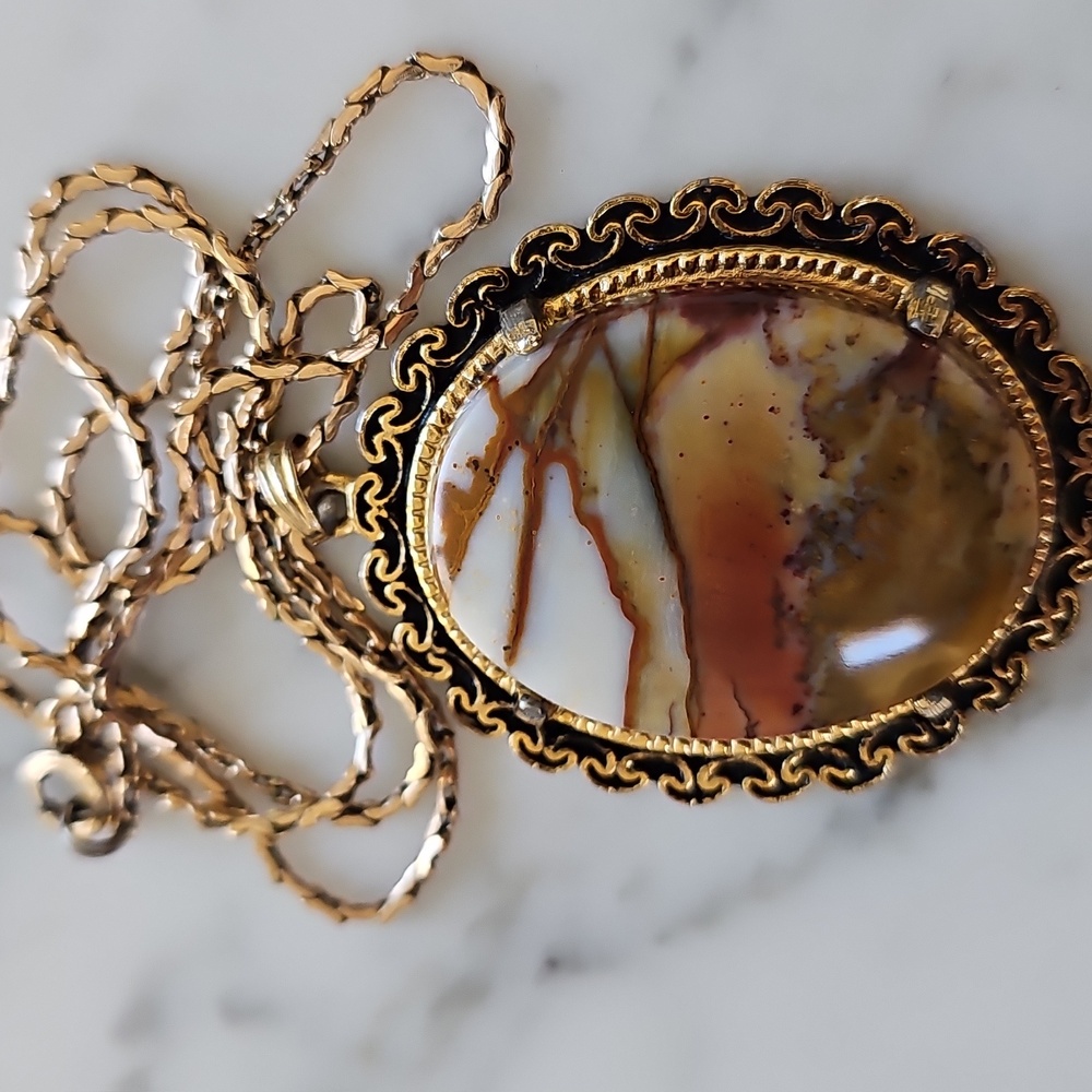 Vintage Picture Agate Cameo Pendant